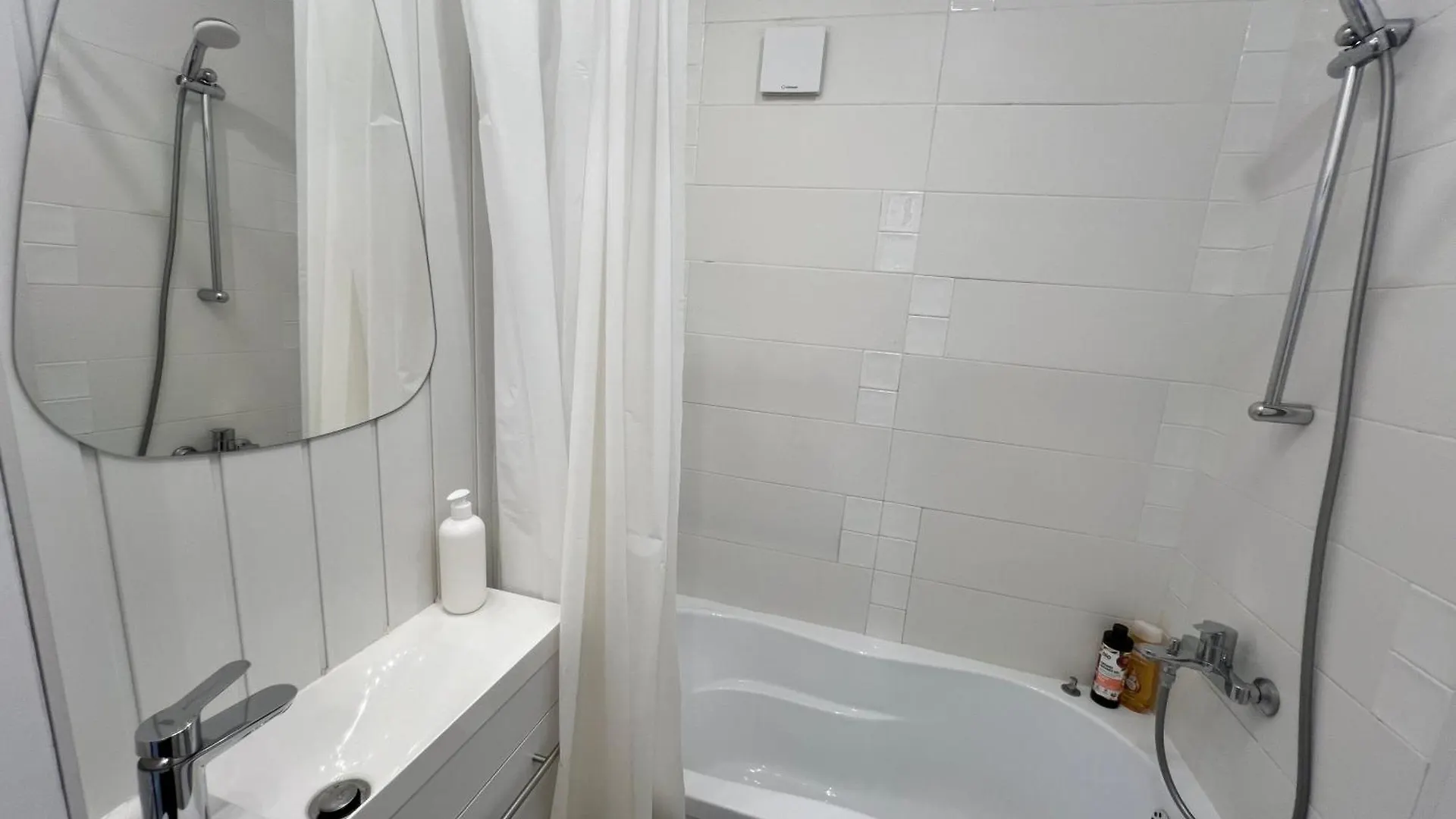 Lazynest - Charming Apartment Near Cismigiu Park Bucharest