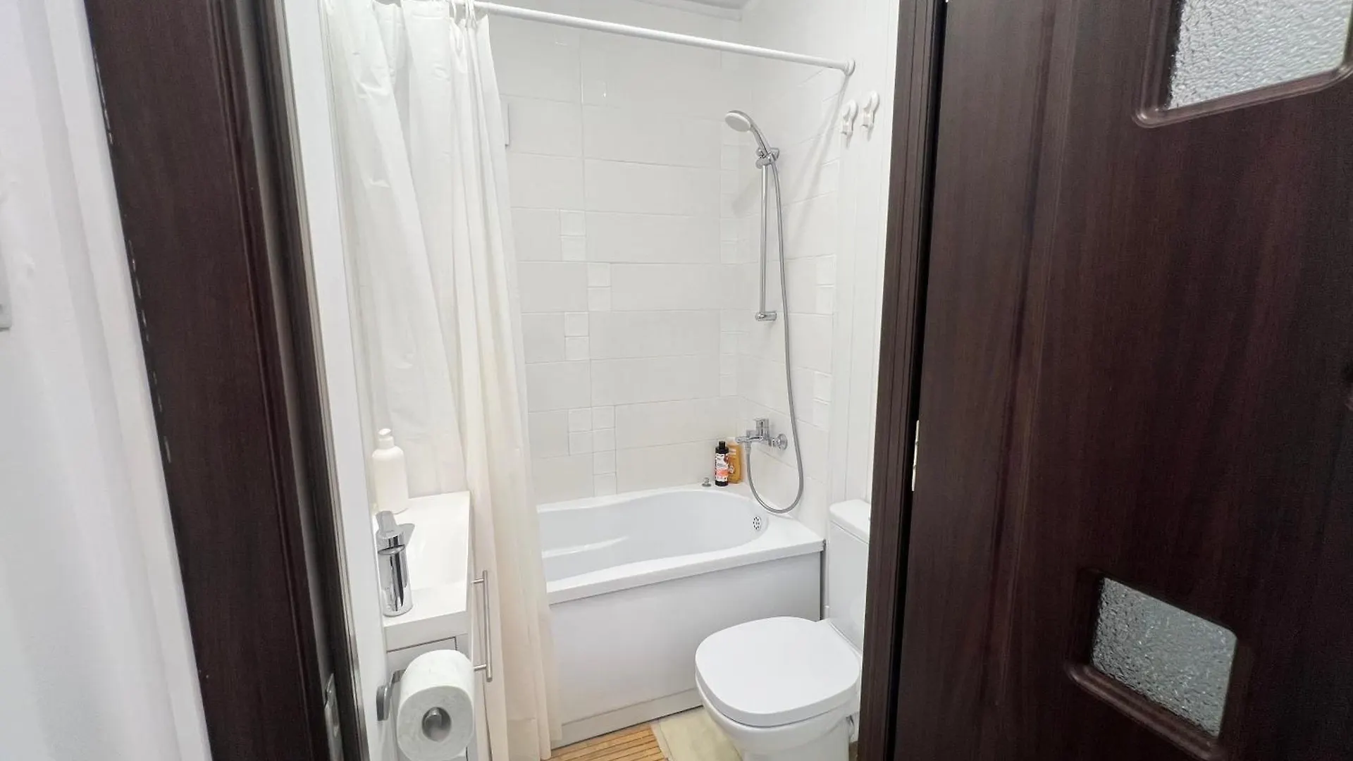 Lazynest - Charming Apartment Near Cismigiu Park Bucharest